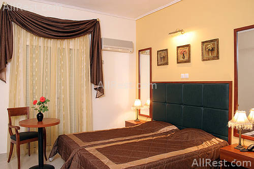 Ionis Art Hotel 10